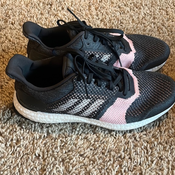 Woman’s Adidas Ultra Boost Running - Picture 1 of 6
